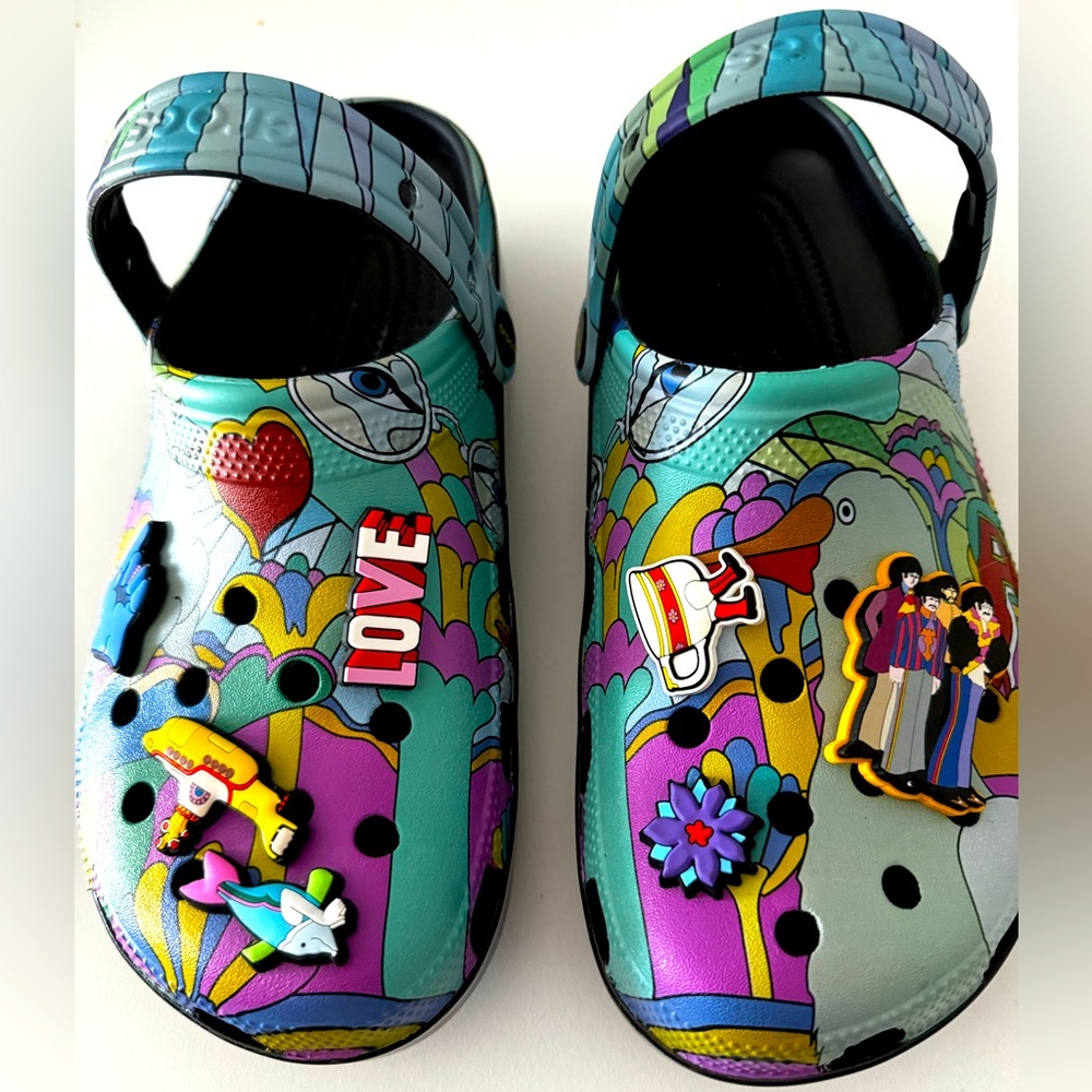 The Beatles Yellow Submarine ( limited edition) CROCS